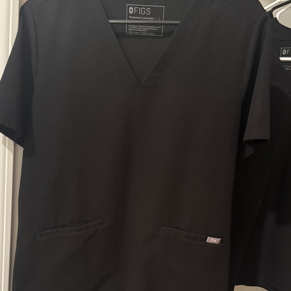 Figs Black Casma - Three-Pocket Scrub Top
Large L -